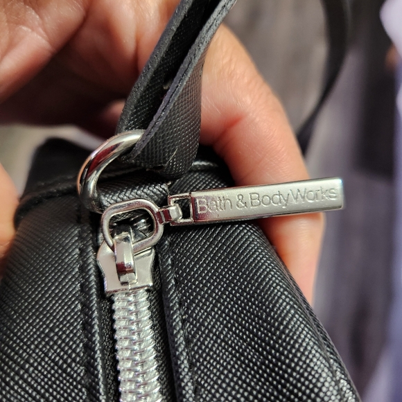 Bath and Body Works skull cross body bag - Picture 7 of 7